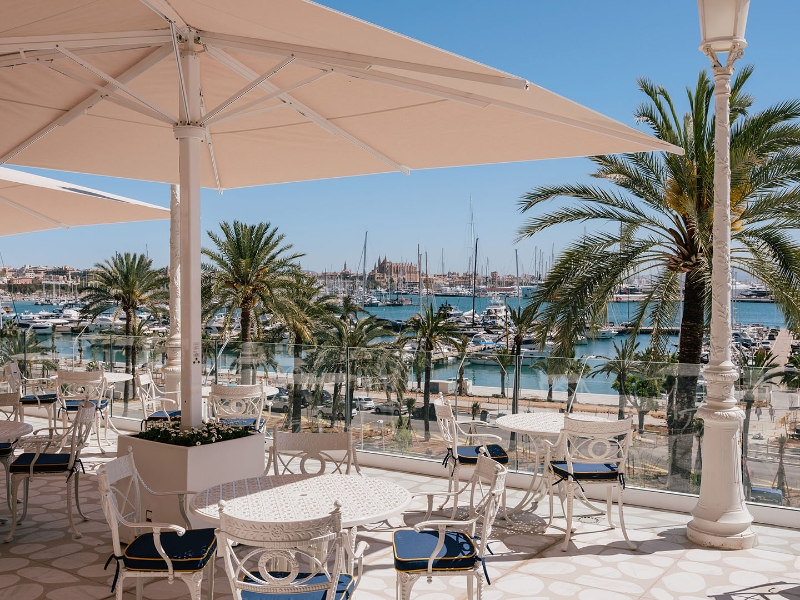 Victoria Grand Cafe Terrace