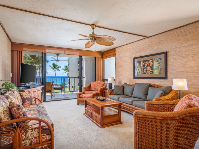 1 Bedroom Oceanfront Living Area