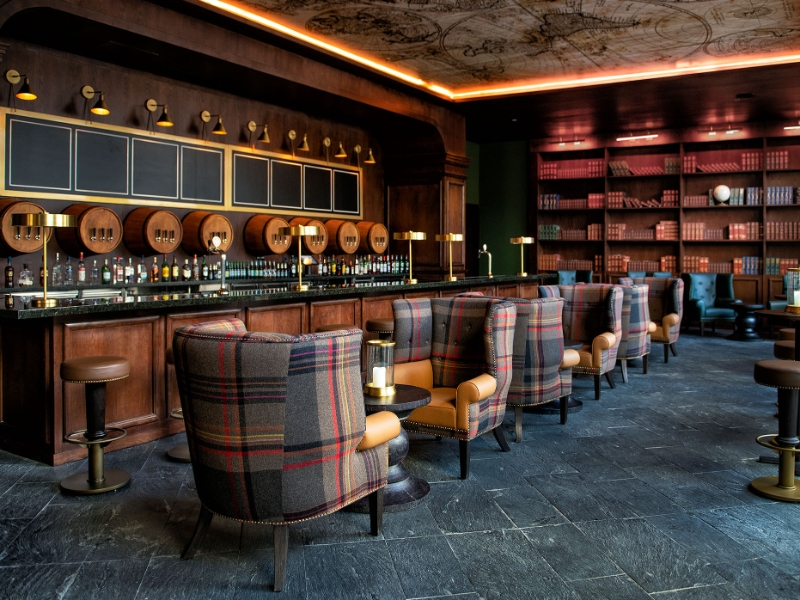 ENGLISH PUB