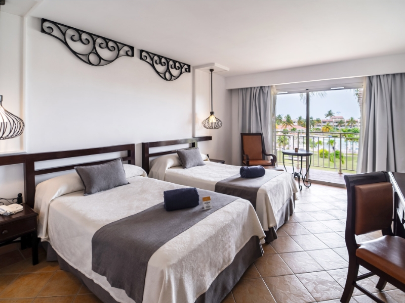 Hotel Room Harmony Club