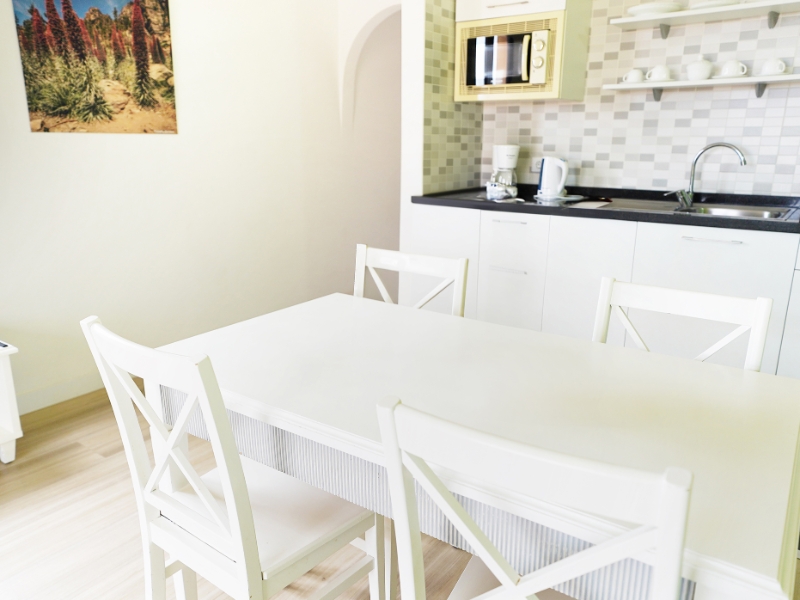 Kitchen Sitting Area