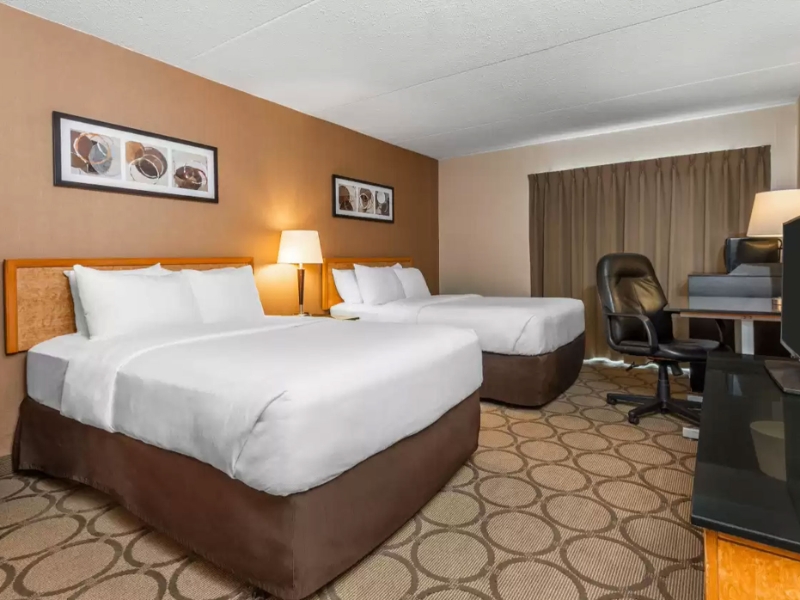 Guestroom with two beds