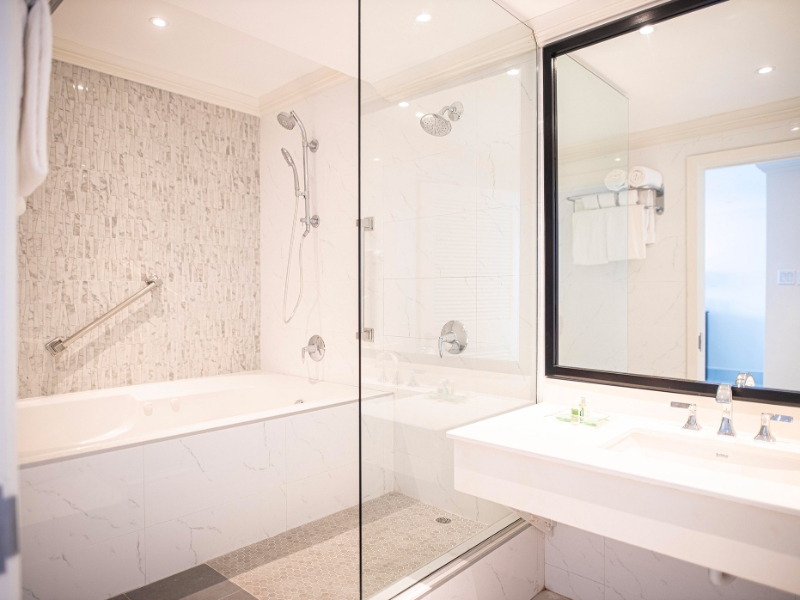 Honeymoon Suite Bathroom