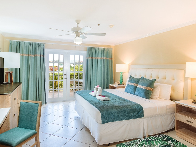 Deluxe Garden King Room