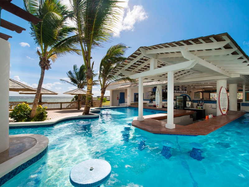 Swim up Pool Bar
