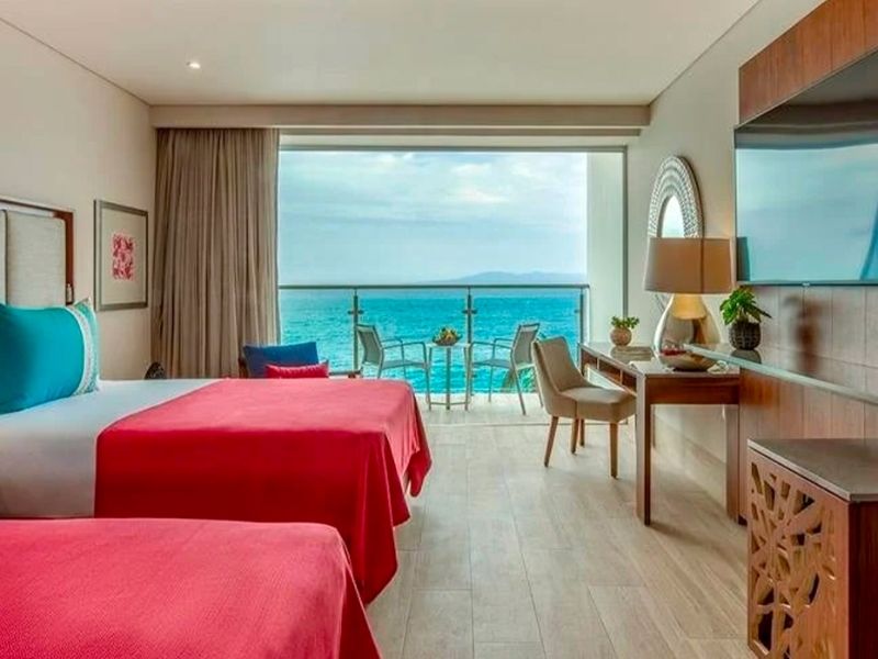 Deluxe Ocean Front
