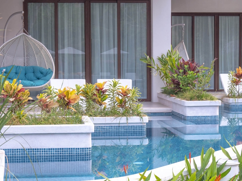 Swim Up Suite
