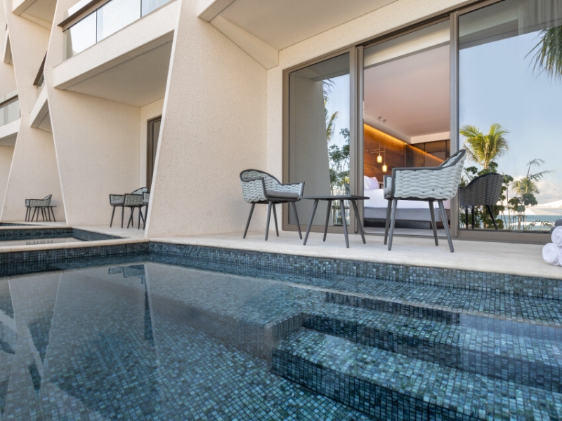 Swim Up Ocean Front Two Queen Bed Guestroom