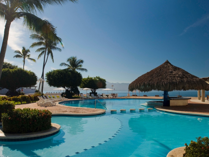 Caracol Pool and Swim up Bar