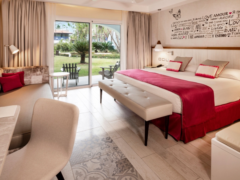 Privileged Romance Deluxe