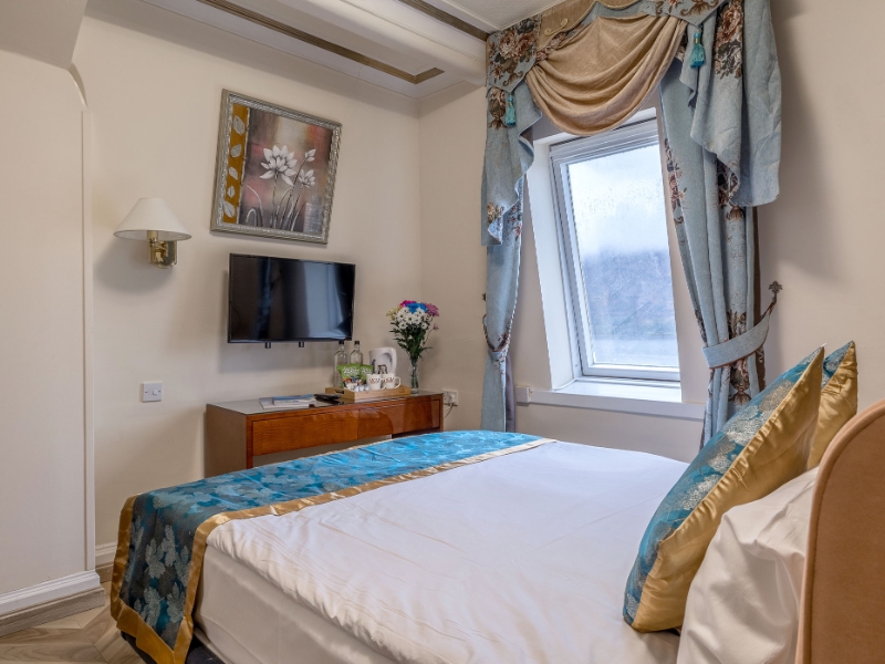 Deluxe Double Loch View