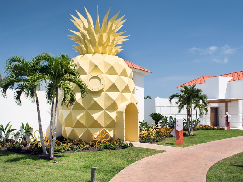 Pineapple Exterior
