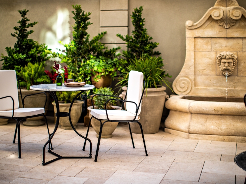 Side Dining