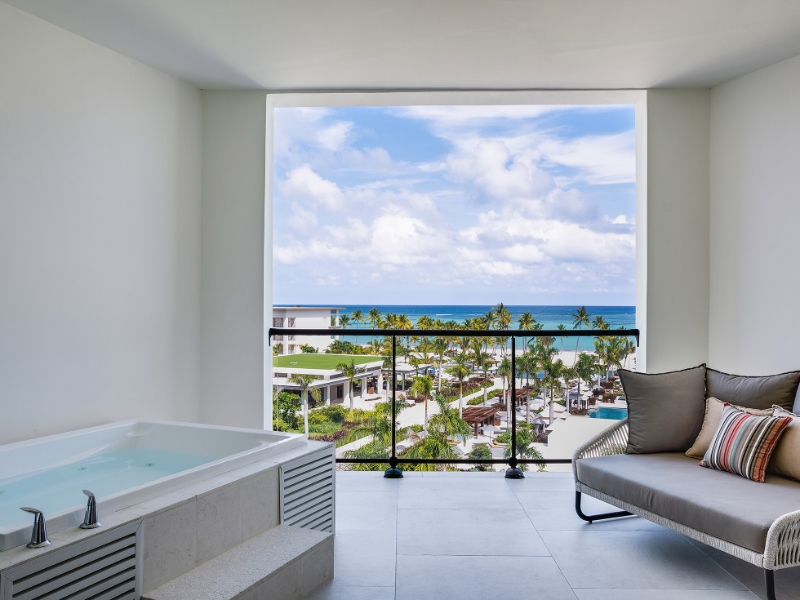 Ocean View One Bedroom Grand Master Suite Balcony