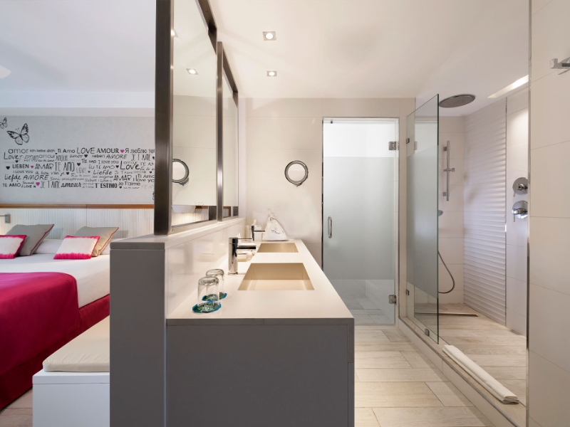 Privileged Romance Deluxe