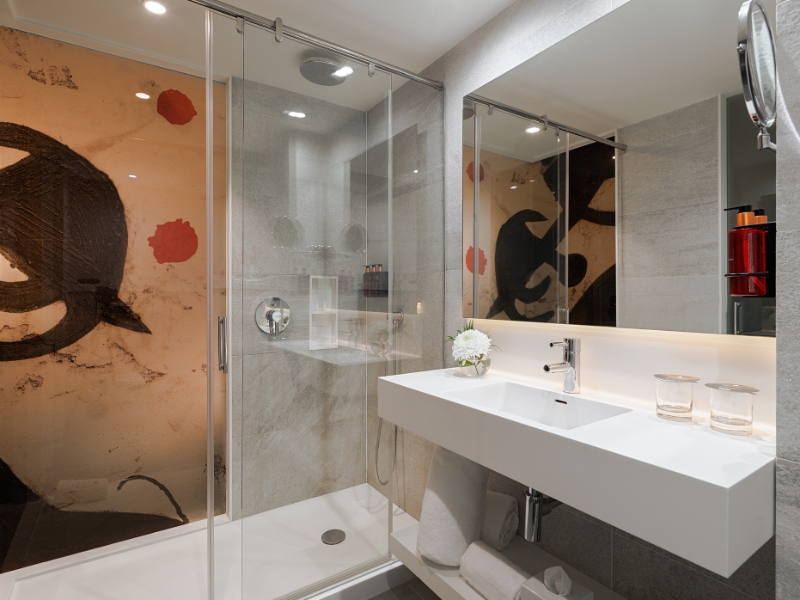 Superior bathroom