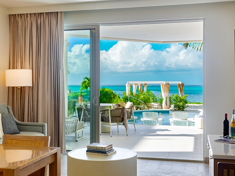 One Bedroom Beachfront Pool Junior Suite