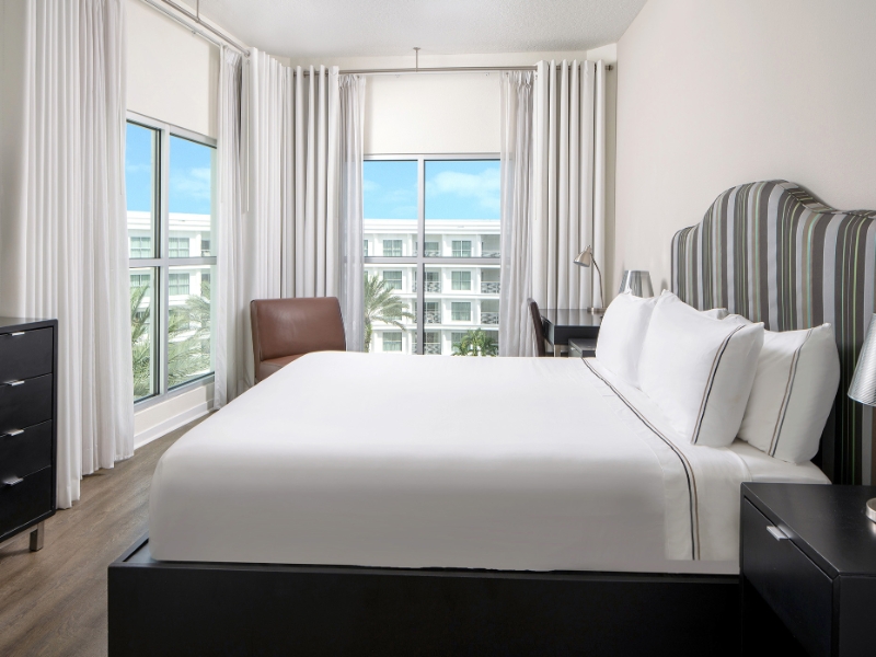 One Bedroom Corner Suite With Balcony