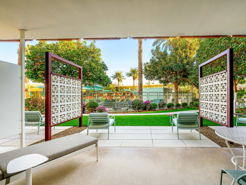 Cabana King Guest Room Patio