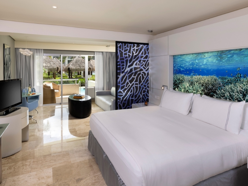 The Reserve Deluxe SwimUp Suite