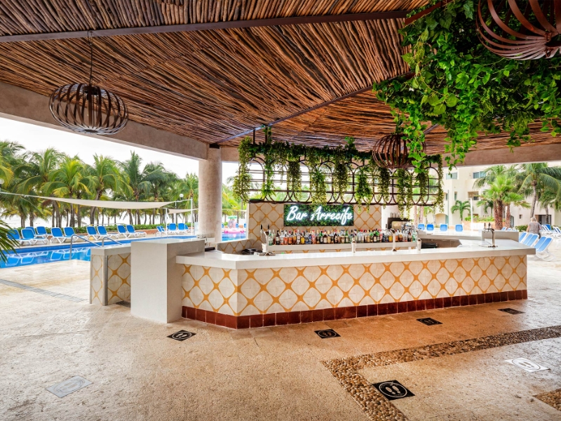 Pool Bar