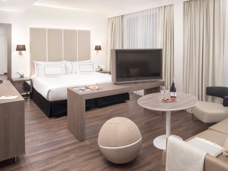 Premium The Level Room