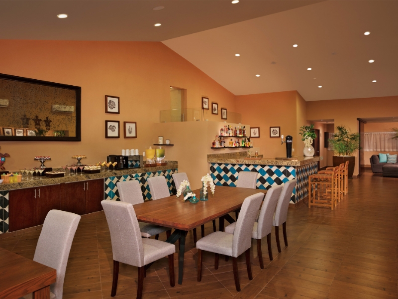 Sun Club Lounge