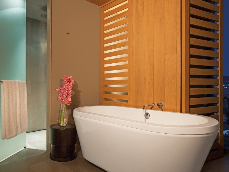 xhale club Master One Bedroom Suite Ocean View Bathroom