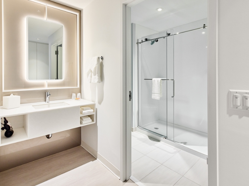 Standard Room Double Queen Bathroom