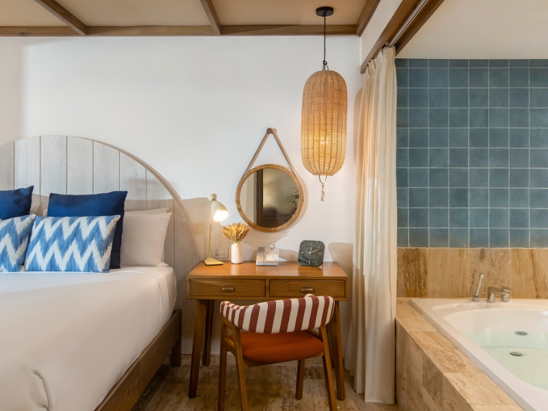 Master Suite SwimUp