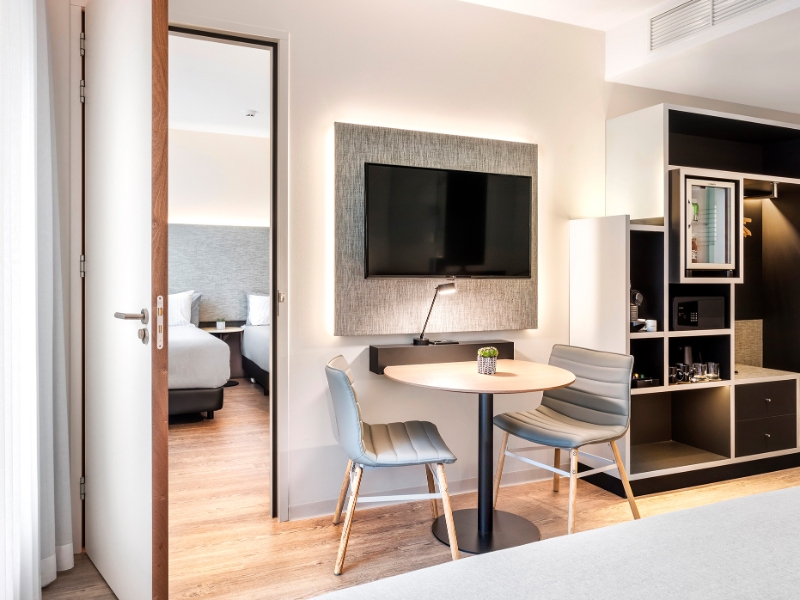 Interconecting Room