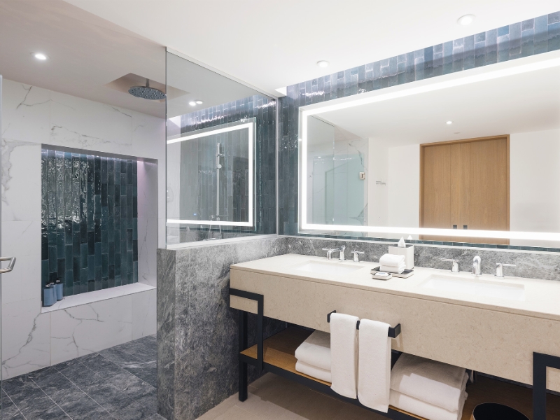 Deluxe Ocean View Rooms Bathroom