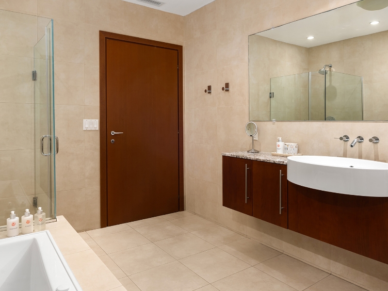 Blue Haven two bedroom oceanfront penthouse Bathroom