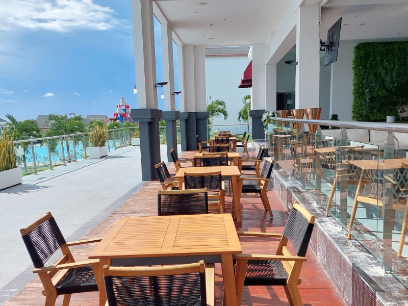 Lobby Patio