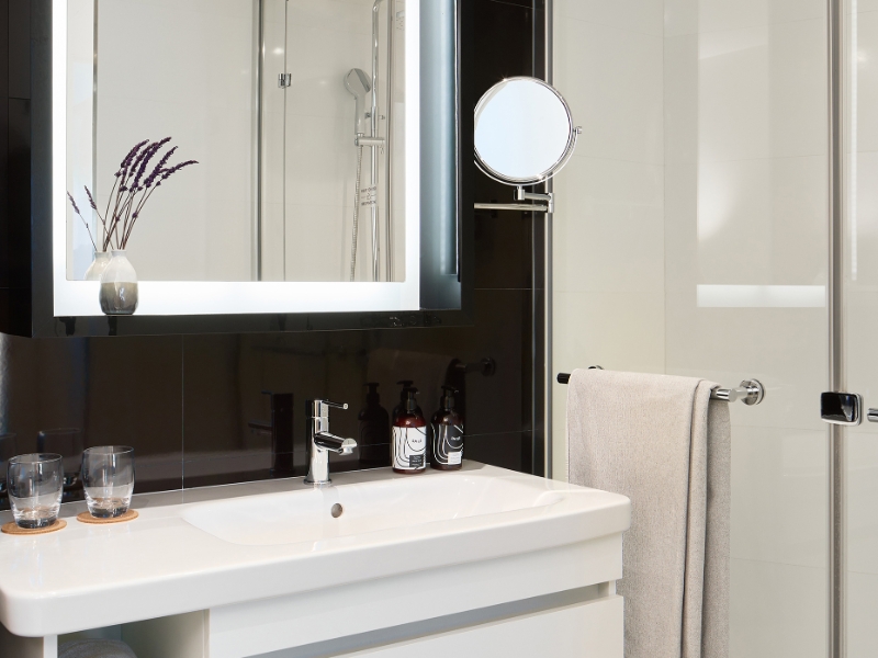 The Studio with Balcony Bathroom