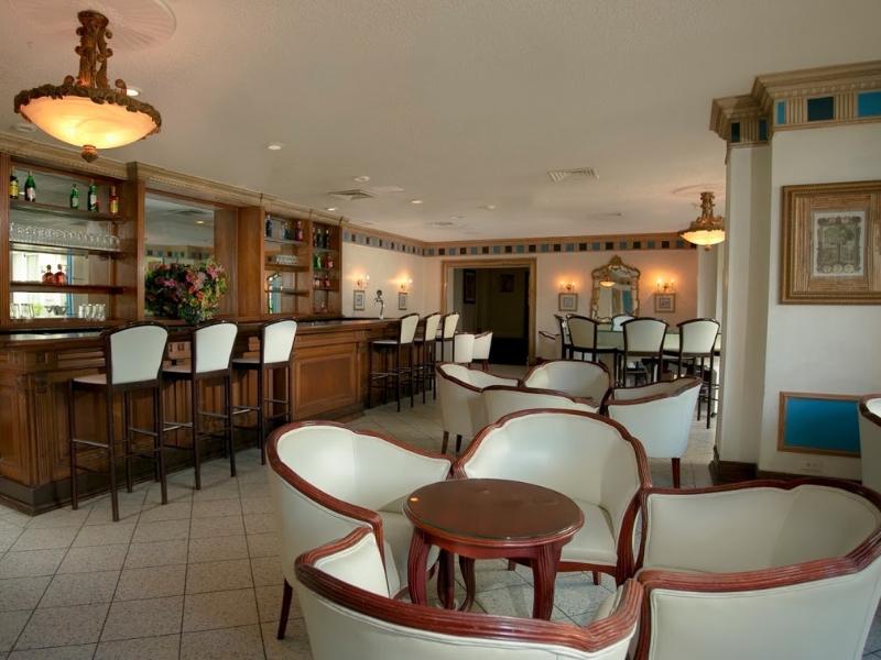 Piano Bar