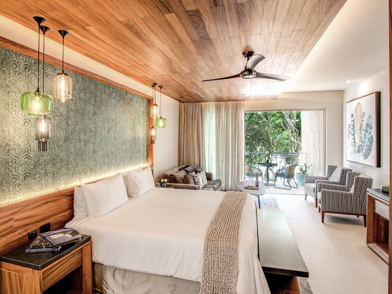 King Corner Beach Suite