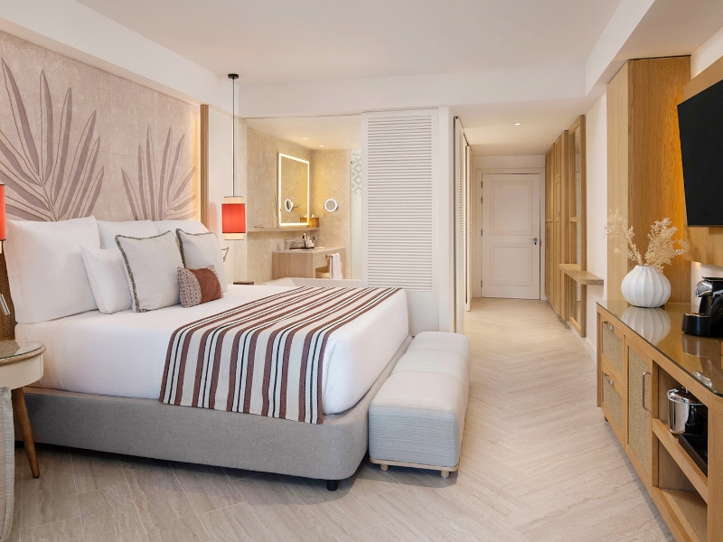 Junior Suite Partial OceanView King