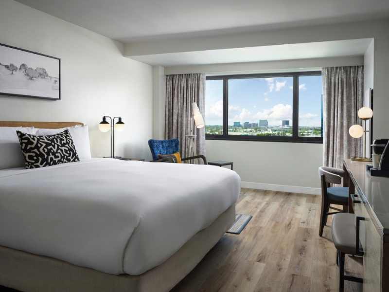 Guestroom Deluxe King Full Room