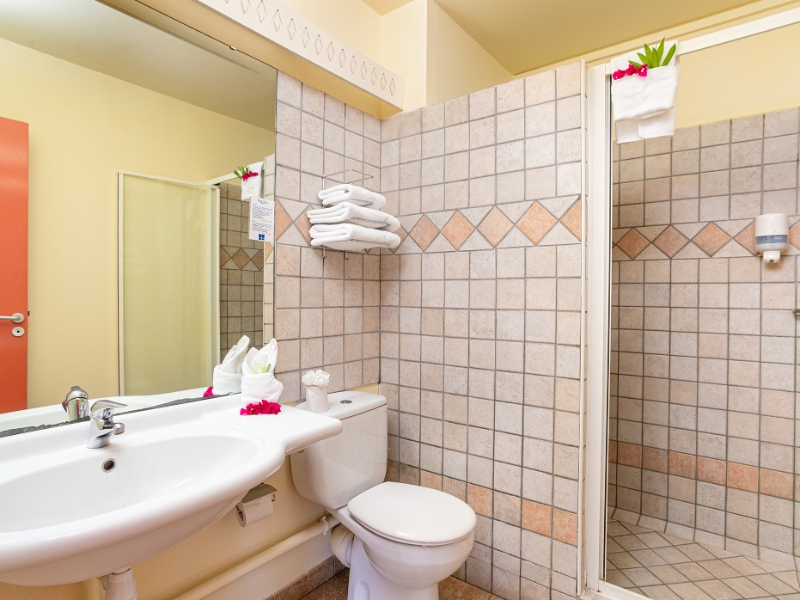 Superior Bathroom Amyris 4