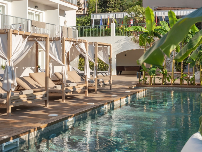 Pool Deluxe