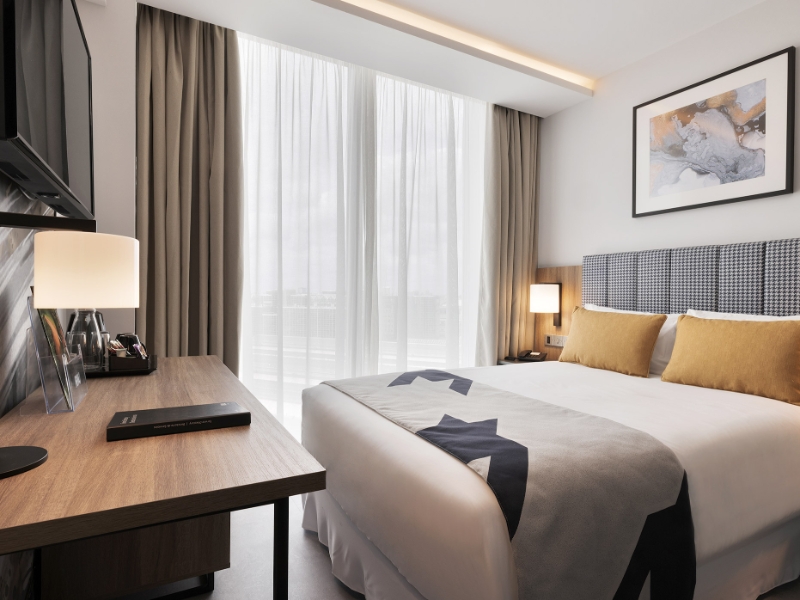 Deluxe Full Bed