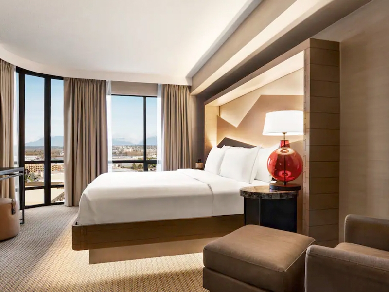 1 King Bed