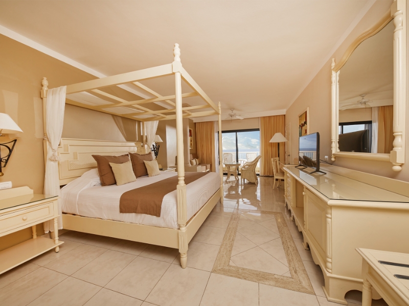 Junior Suite Deluxe Ocean Front