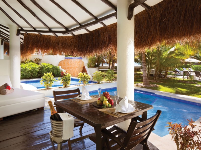 Infinity Pool Swim Up Room View