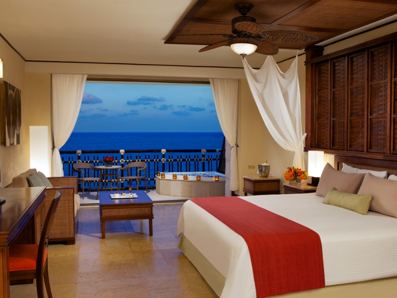 Preferred Club Ocean Front Honeymoon Suite
