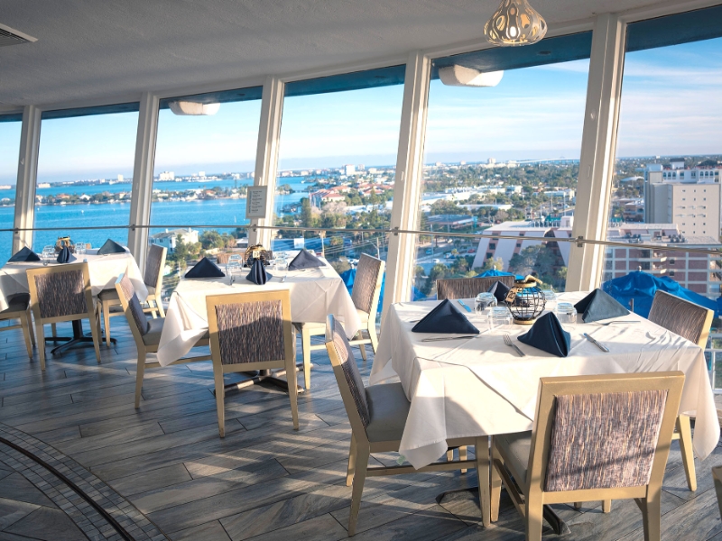 Restaurant Spinners Rooftop Grille