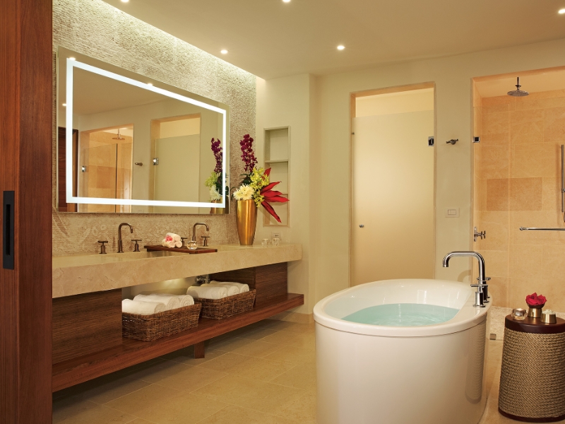 Bathroom for all Preferred Club Master Suite Rooms